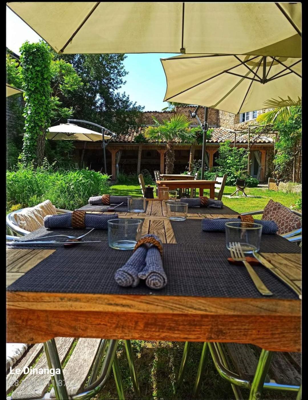 Le Dinanga Bed and Breakfast Léran Eksteriør billede