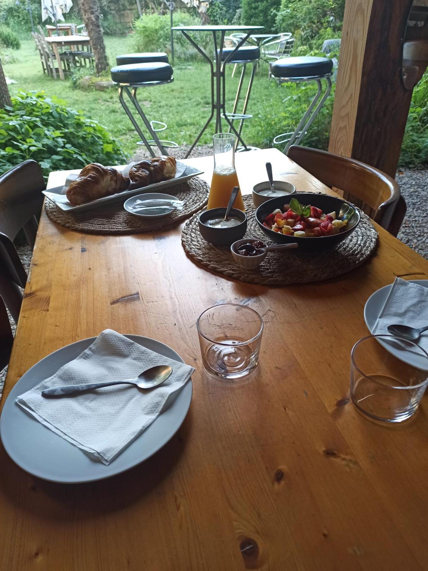 Le Dinanga Bed and Breakfast Léran Eksteriør billede