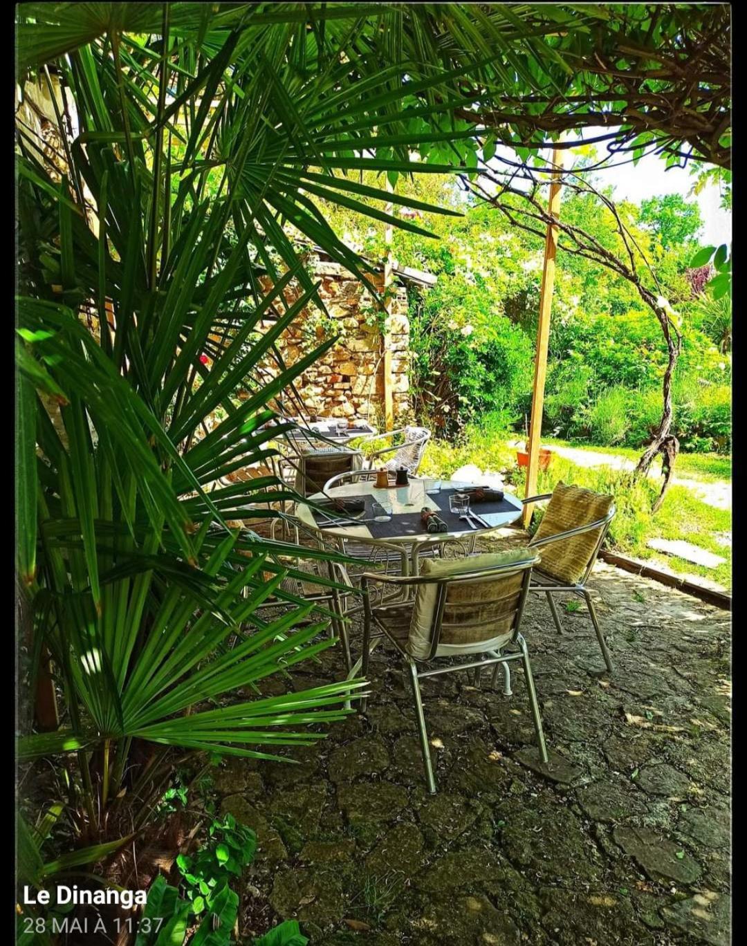 Le Dinanga Bed and Breakfast Léran Eksteriør billede